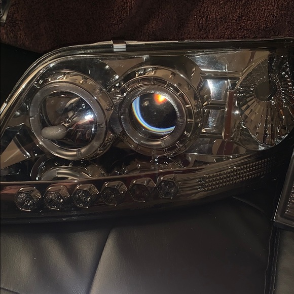 Ford Lights front and rear - Picture 2 of 5